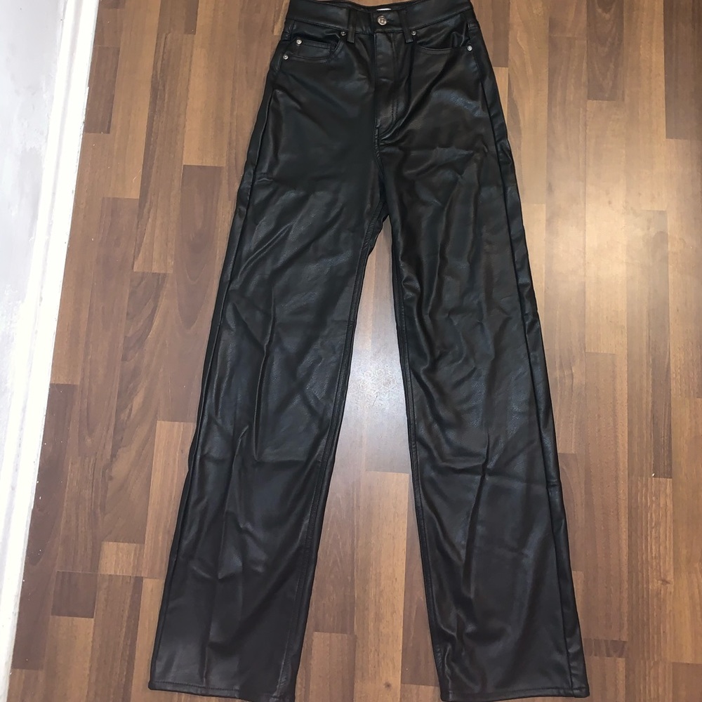 Never worn - got the wrong size.
